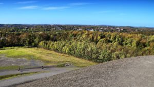 Die Halde Rheinelbe in Gelsenkirchen Ückendorf im Oktober 2022