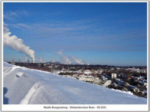 Winter auf der Halde Rungenberg in Gelsenkirchen Buer im Februar 2021