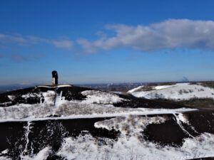Winter auf der Halde Rungenberg in Gelsenkirchen Buer im Februar 2021