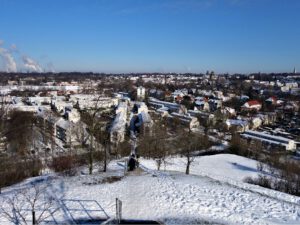 Winter auf der Halde Rungenberg in Gelsenkirchen Buer im Februar 2021