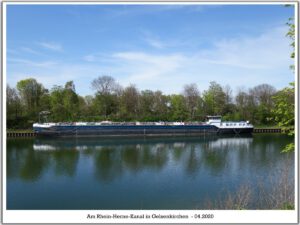 Der Rhein-Herne-Kanal bei Gelsenkirchen im April 2020