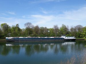 Der Rhein-Herne-Kanal bei Gelsenkirchen im April 2020