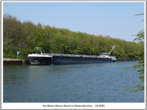 Der Rhein-Herne-Kanal bei Gelsenkirchen im April 2020