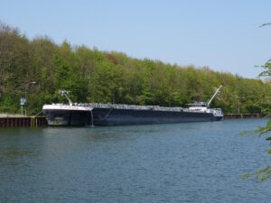 Der Rhein-Herne-Kanal bei Gelsenkirchen im April 2020