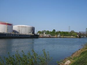 Der Rhein-Herne-Kanal bei Gelsenkirchen im April 2020