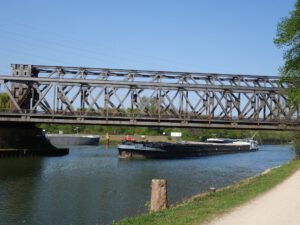 Der Rhein-Herne-Kanal bei Gelsenkirchen im April 2020