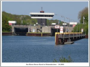 Der Rhein-Herne-Kanal bei Gelsenkirchen im April 2020