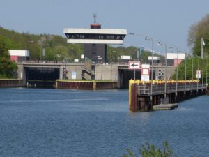 Der Rhein-Herne-Kanal bei Gelsenkirchen im April 2020