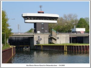 Der Rhein-Herne-Kanal bei Gelsenkirchen im April 2020