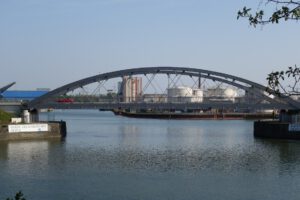 Der Rhein-Herne-Kanal bei Gelsenkirchen im April 2020