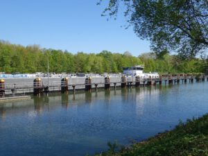 Der Rhein-Herne-Kanal bei Gelsenkirchen im April 2020