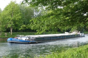 Der Rhein-Herne-Kanal bei Gelsenkirchen im Mai 2020