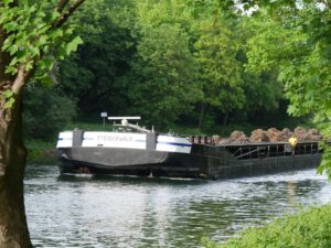 Der Rhein-Herne-Kanal bei Gelsenkirchen im Mai 2020