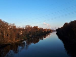 Der Rhein-Herne-Kanal bei Gelsenkirchen im November 2020