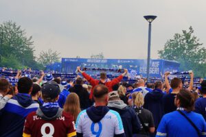 Schalke 04 ist aufgestiegen. Feier an der Veltins Arena im Mail 2022