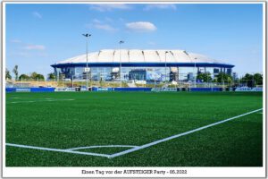 Schalke 04 ist aufgestiegen. Feier an der Veltins Arena im Mail 2022