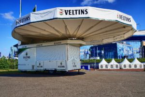 Schalke 04 ist aufgestiegen. Feier an der Veltins Arena im Mail 2022