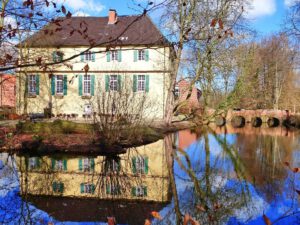 Wasserschloss Lüttinghof in Gelsenkirchen Hassel im März 2021